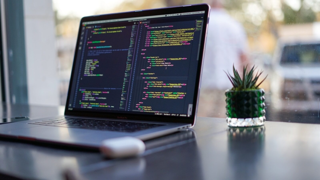 Custom Shopify development vs theme customization