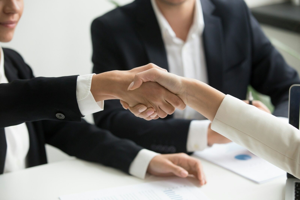 Meta Ads agency vs freelancer: which should you hire?