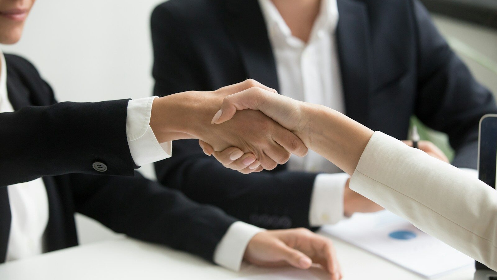 Meta Ads agency vs freelancer: which should you hire?