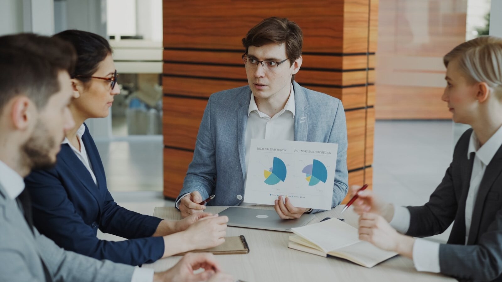 Brand positioning for startups: how to stand out?